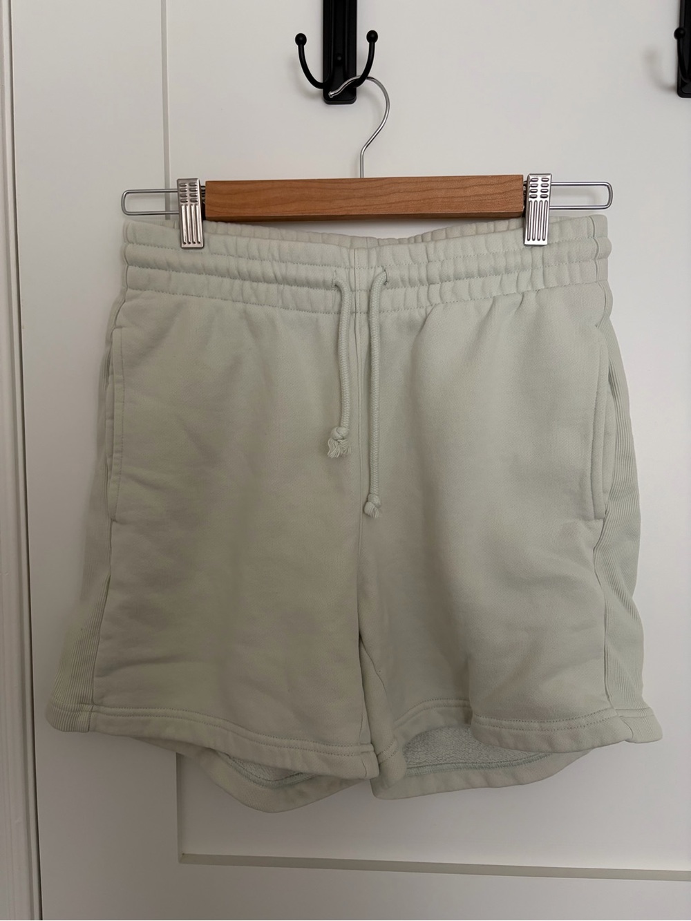 Aritzia TNA Cozy Fleece Boyfriend Sweatshort - Light sage
